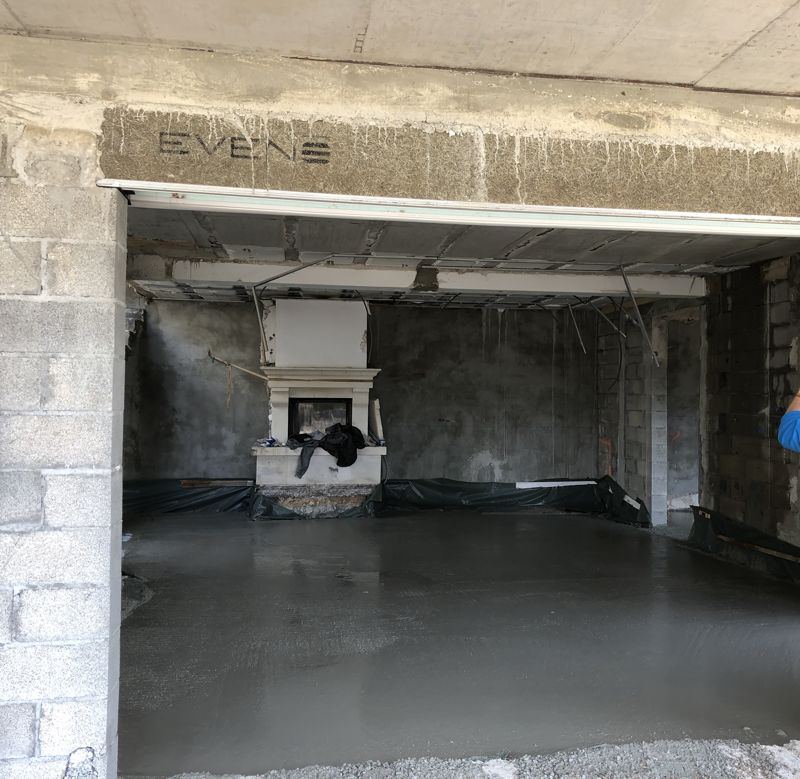 Dalle béton fraîchement coulée